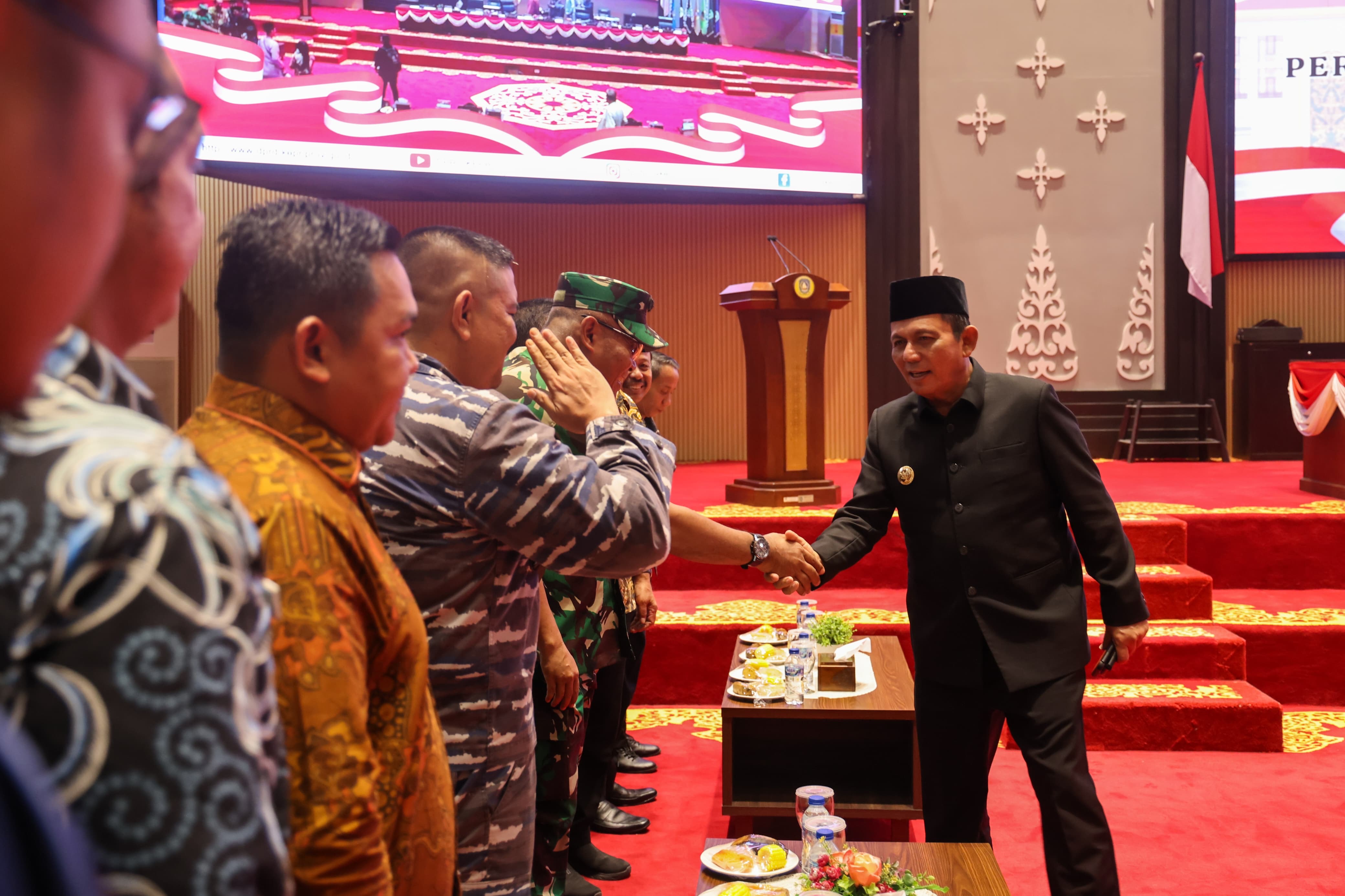 Gubernur Ansar Sampaikan Nota Keuangan Perubahan APBD Kepri 2025 di DPRD