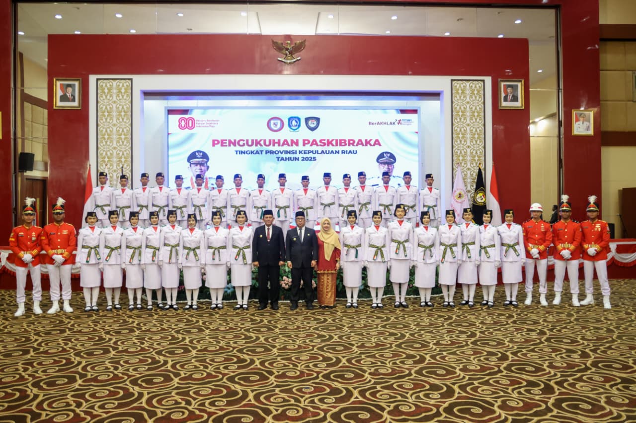 Gubernur Ansar Kukuhkan 33 Paskibraka Kepri 2025, Siap Kibarkan Merah Putih di HUT RI ke-80