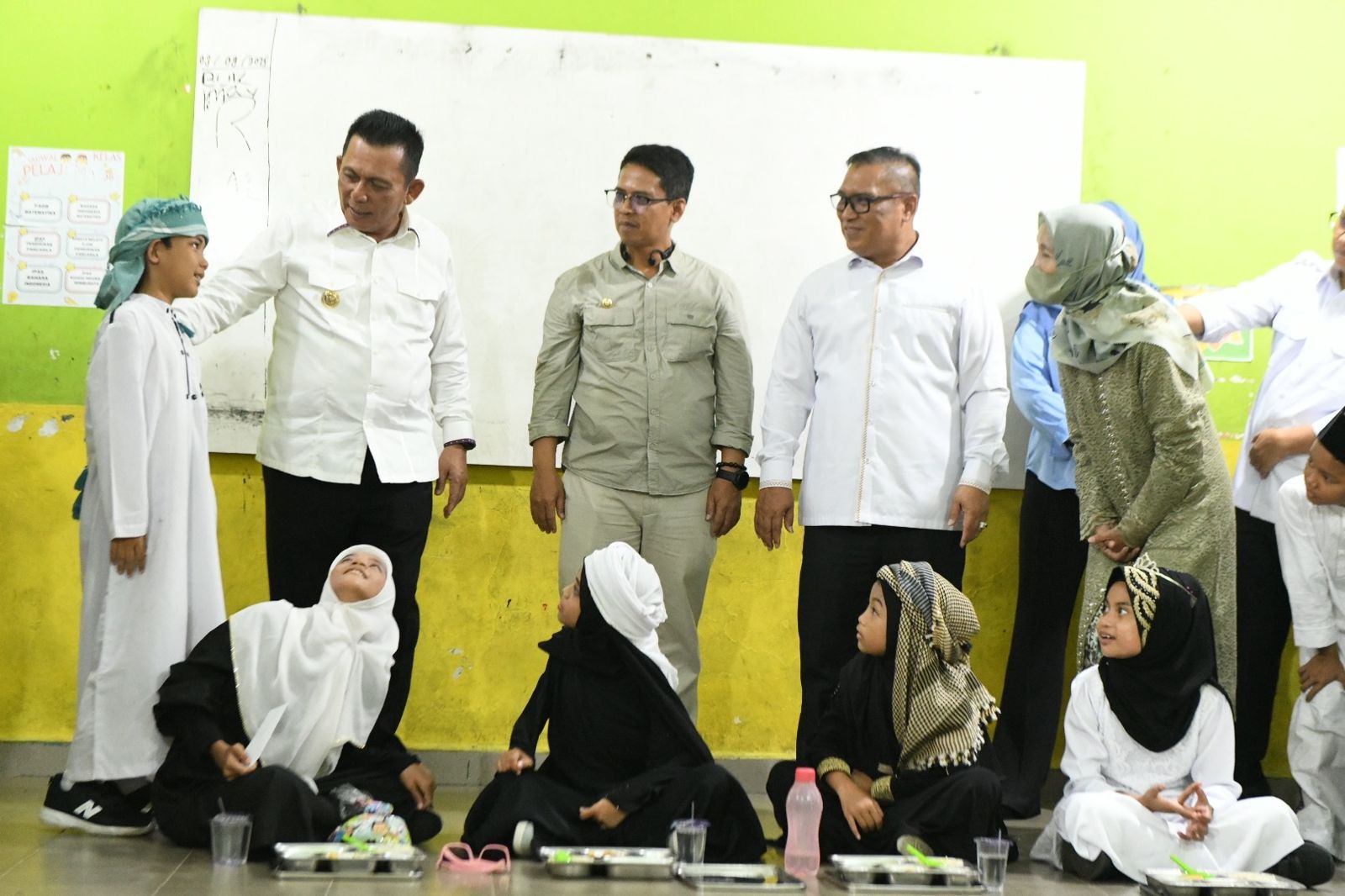 Gubernur Ansar dan Wagub Nyanyang Tinjau Program Makan Bergizi Gratis di Karimun