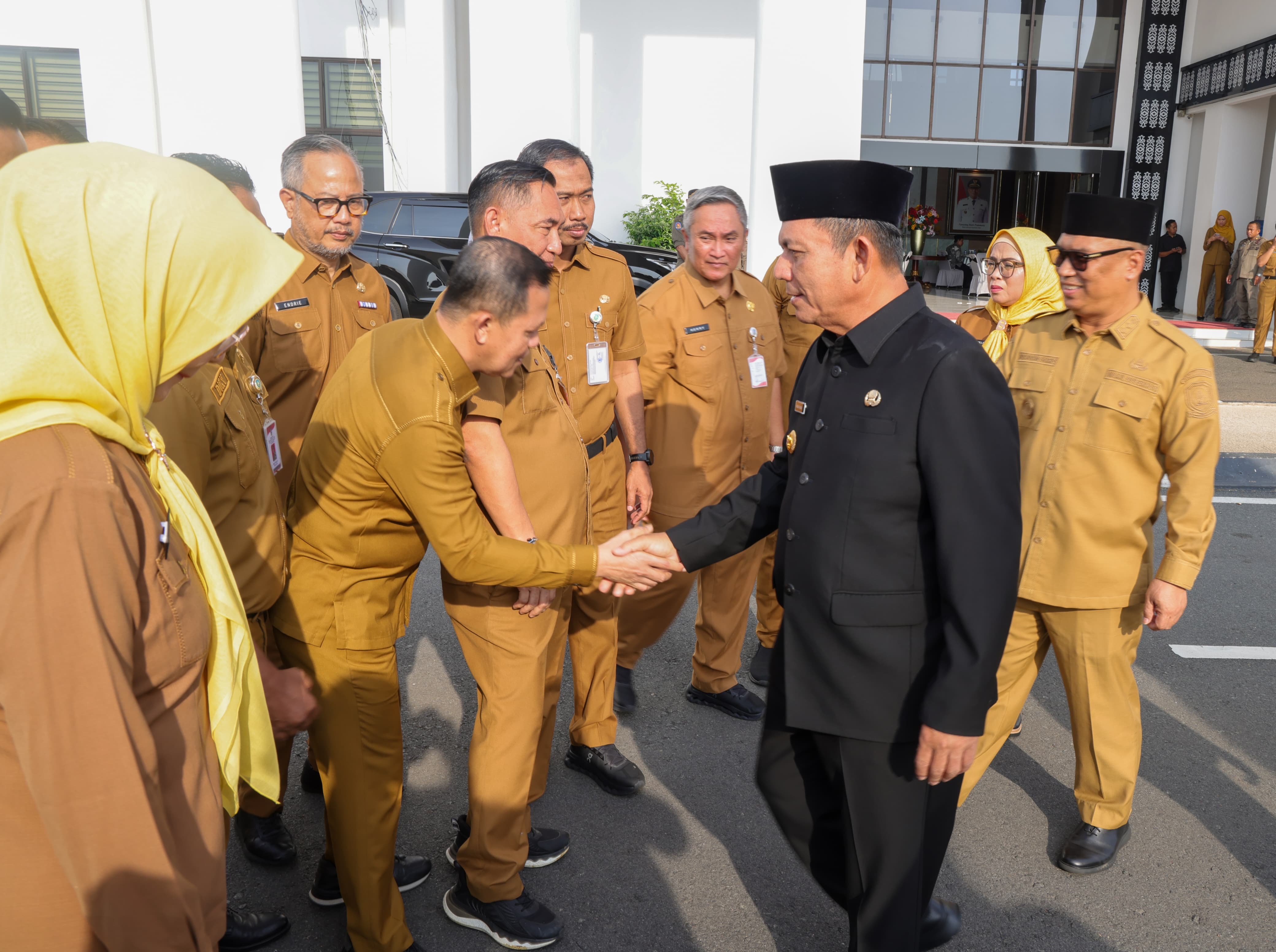 Apel Perdana Pasca Idul Fitri, Gubernur Ansar Ajak ASN Tingkatkan Kinerja dan Perkuat Solidaritas