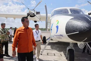 Gubernur Ansar Jajal Pesawat N219 Buatan PTDI