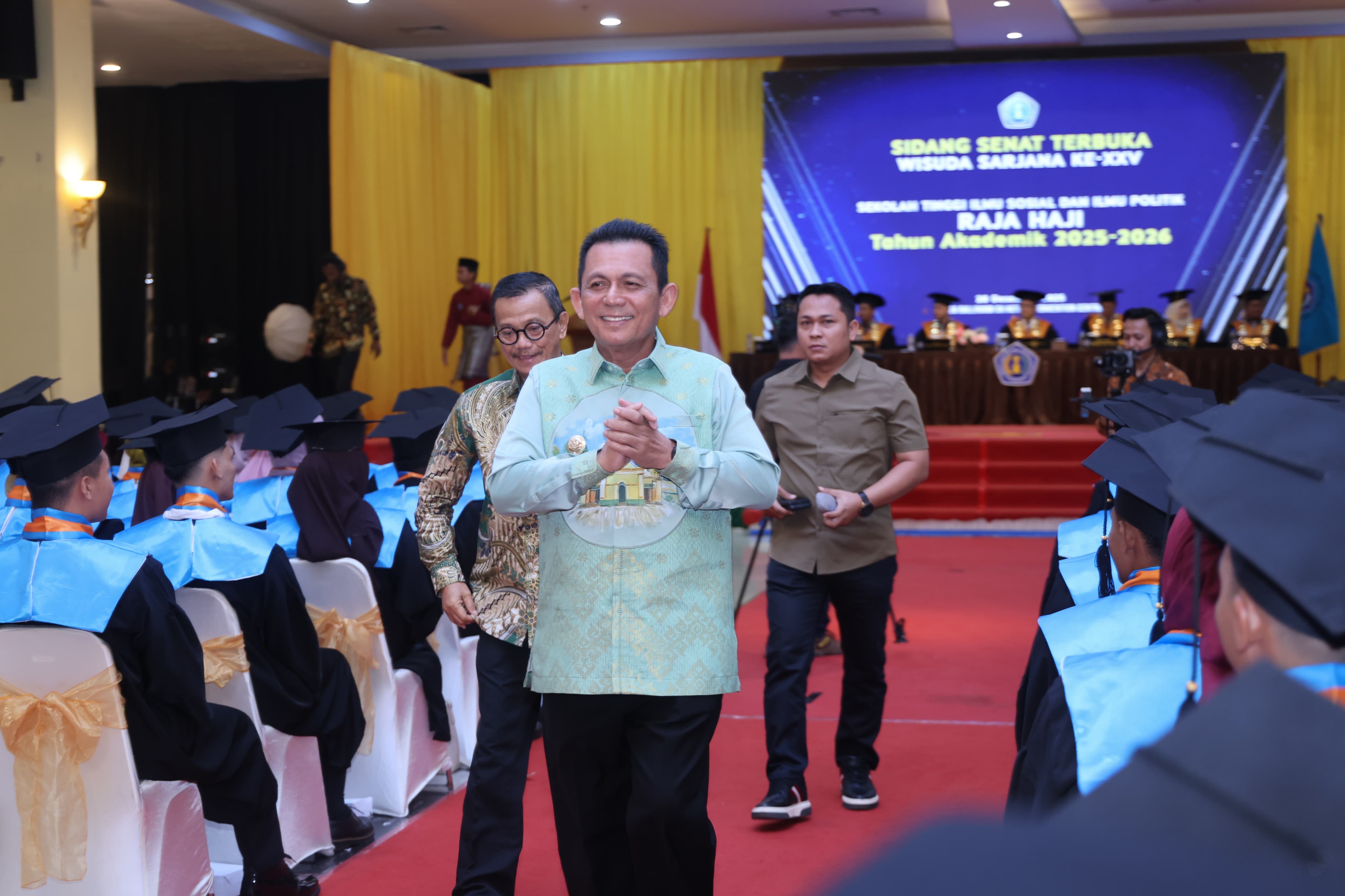 Hadiri Wisuda STISIPOL Raja Haji, Gubernur Ansar Tekankan Pentingnya SDM Adaptif