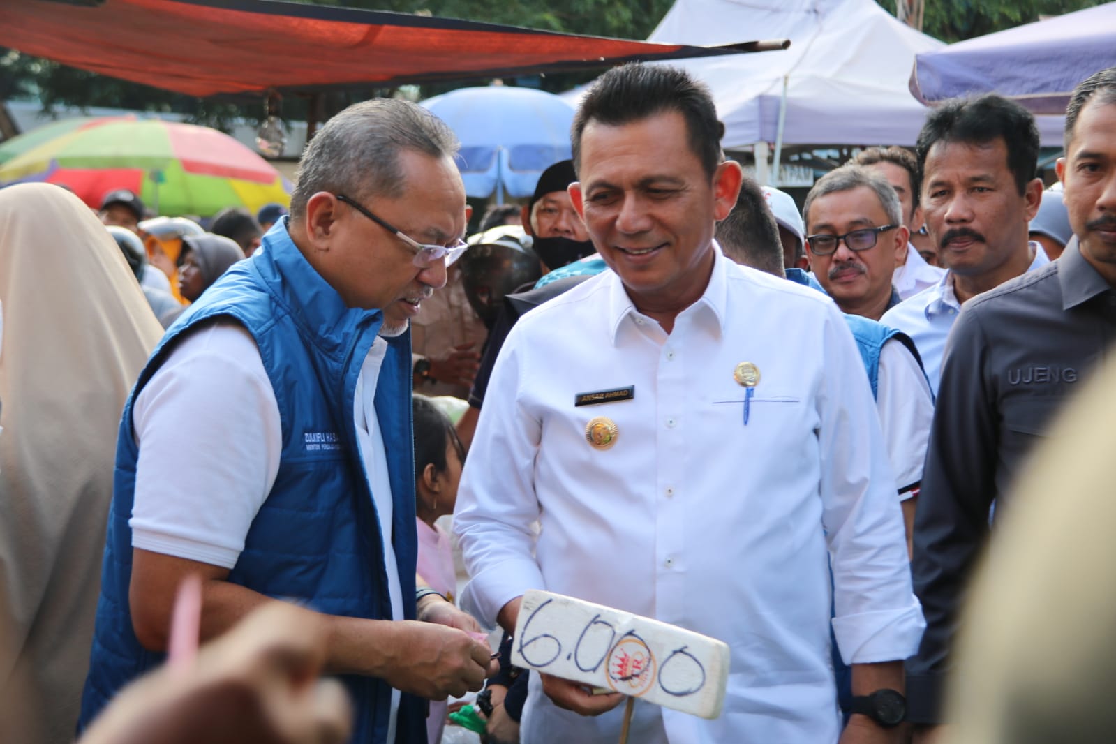 Gubernur Kepri Ansar Ahmad Dampingi Mendag RI Zulkifli Hasan Tinjau Pasar Jelang Nataru di Batam