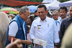 Gubernur Kepri Ansar Ahmad Dampingi Mendag RI Zulkifli Hasan Tinjau Pasar Jelang Nataru di Batam