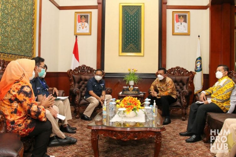 Terus Bantu Ringankan Beban Masyarakat