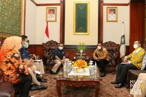 Terus Bantu Ringankan Beban Masyarakat