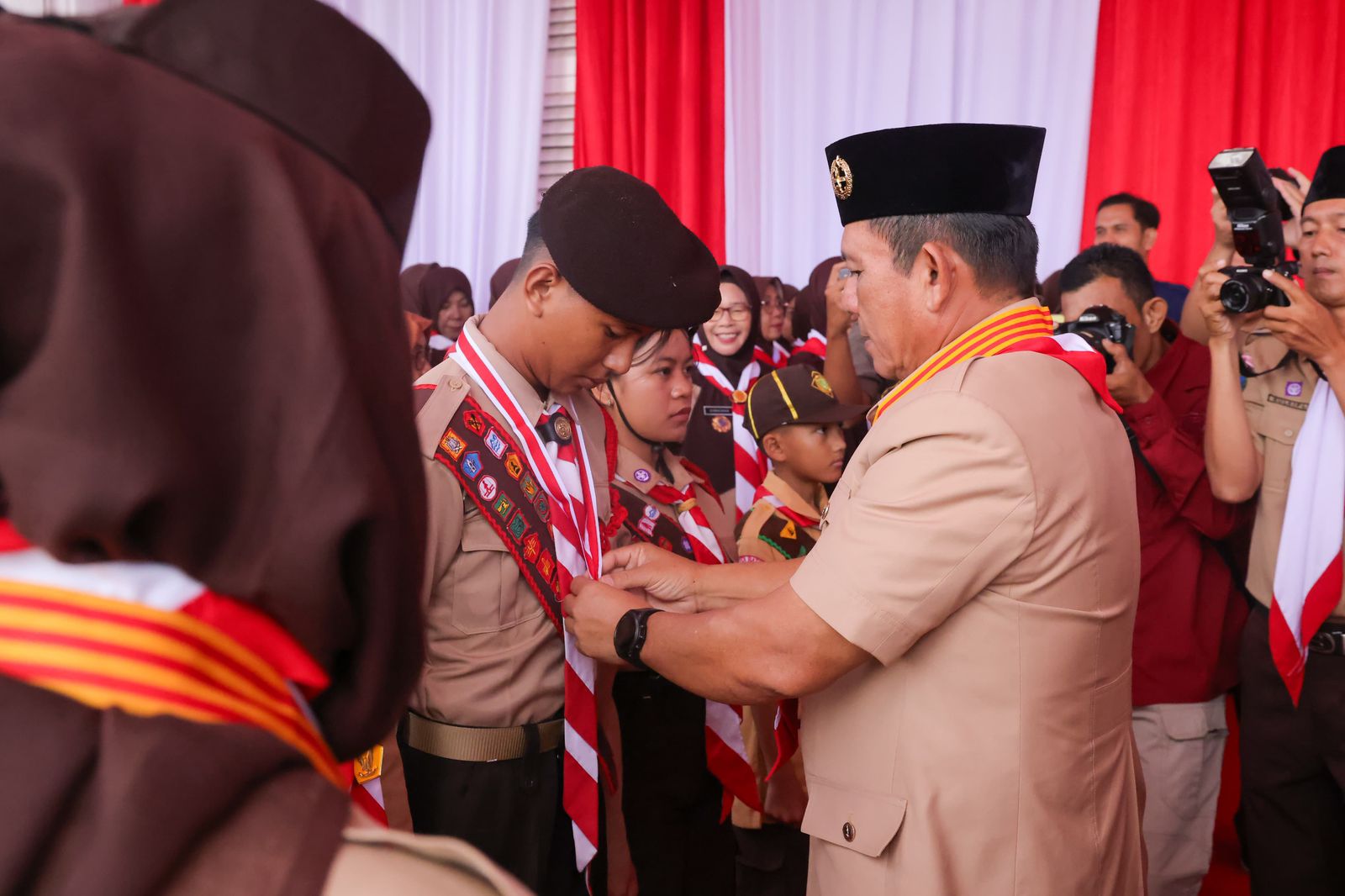 Gubernur Ansar Pimpin Upacara Hari Pramuka ke-64, Ajak Generasi Muda Jadi Insan Pancasila