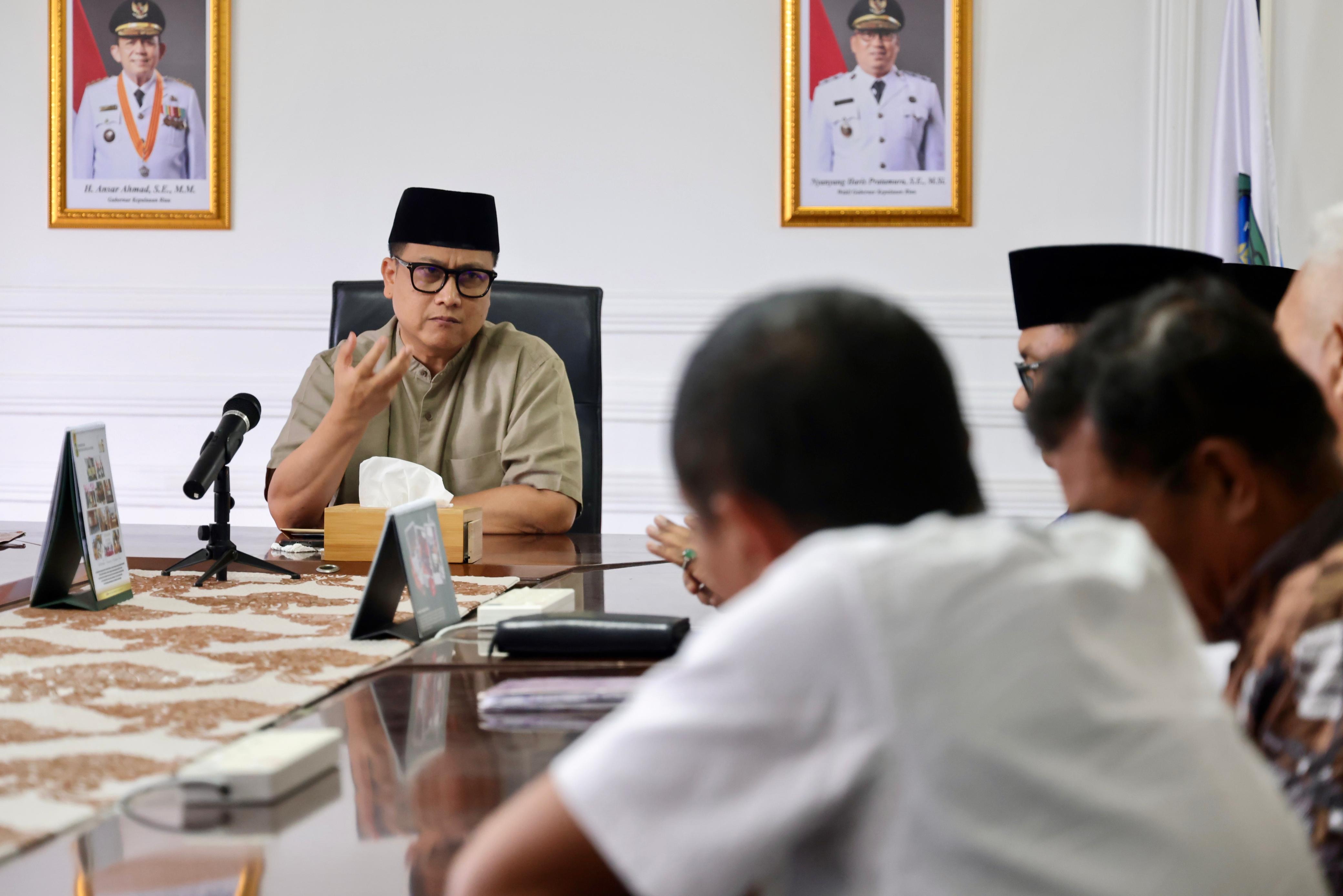 Terpilih Menjadi Anggota KPU Tanjungpinang, Ketua KPID Kepri Serahkan Surat Pengunduran Diri