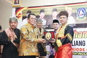 Gubernur Ansar Kukuhkan Keluarga Suku Piliang Minangkabau Provinsi Kepri