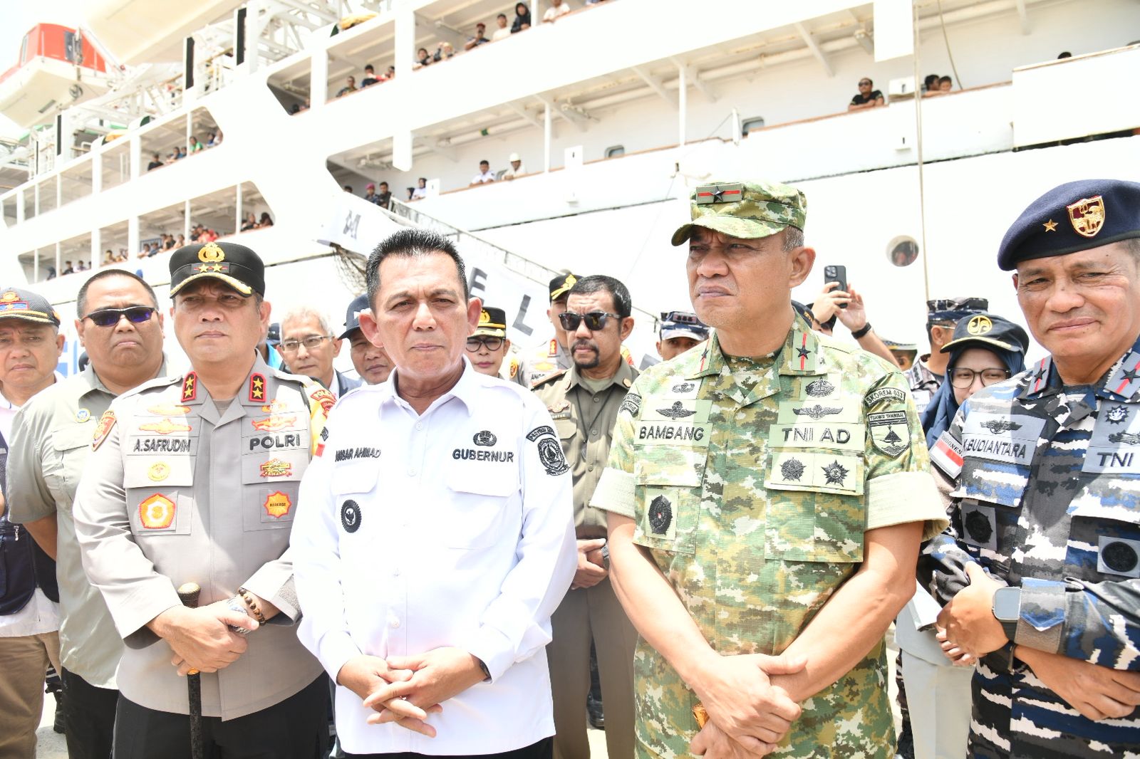 Gubernur Ansar Tinjau Pemudik di Pelabuhan Bintang  99 dan Harbour Bay Batu Ampar Batam