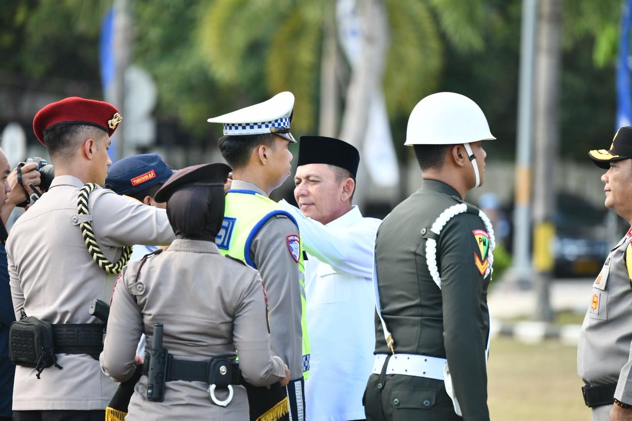 Gubernur Ansar dan Wagub Nyanyang Hadiri Apel Gelar Pasukan Operasi Ketupat Seligi 2026 di Polda Kepri