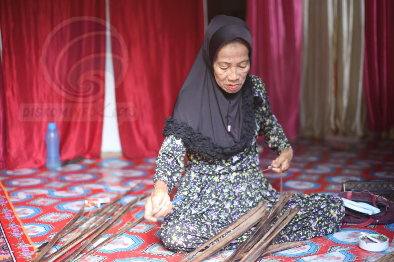 Legenda Joget Dangkong, Kini Bergantung Hidup Dari Lidi