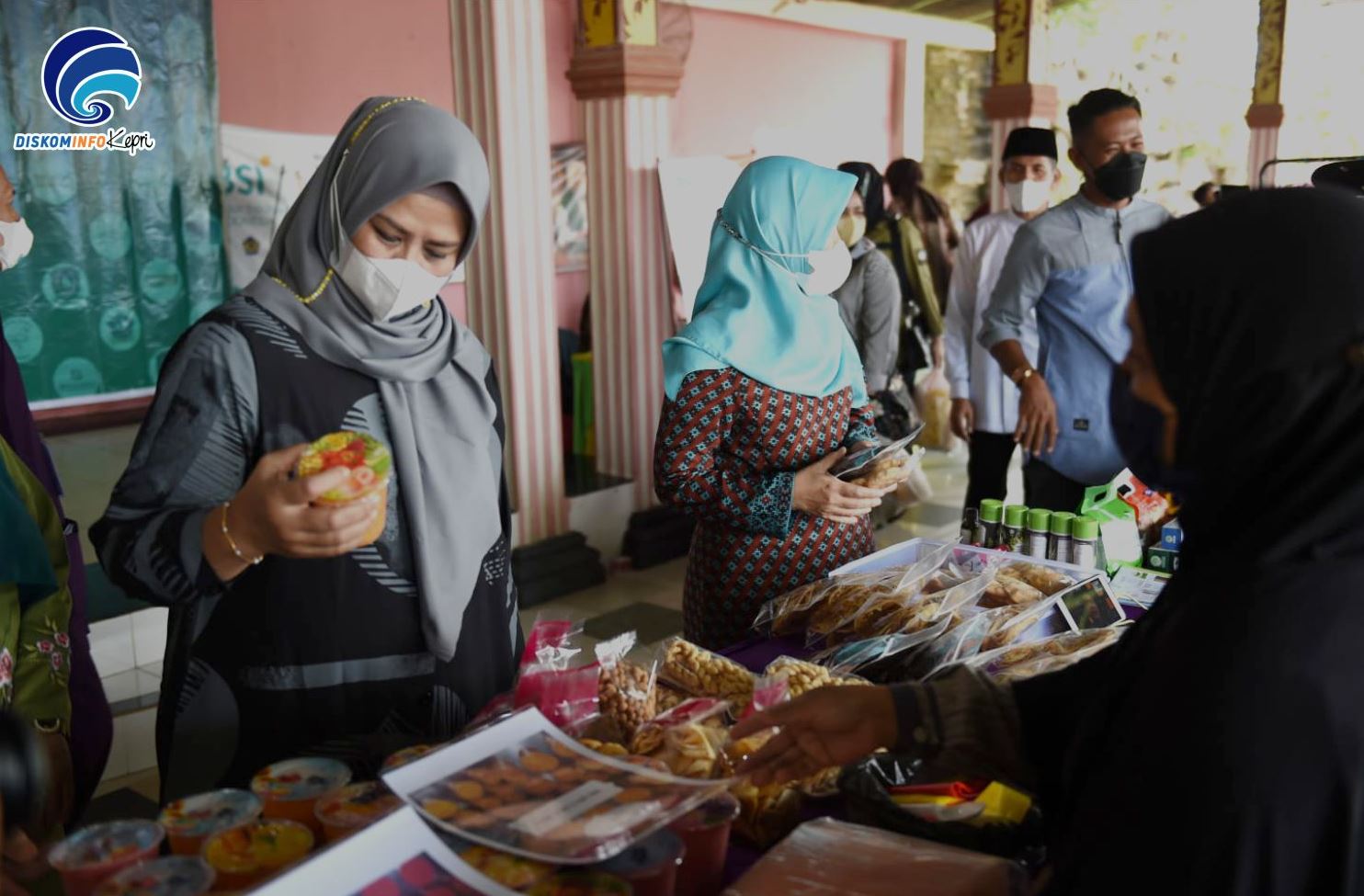 Dewi Kumalasari Mengunjungi Bazar UMKM HIPKIMINDO