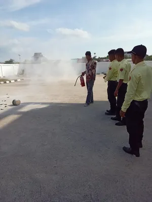 In House Training Sosialisasi Tanggap Bencana Kebakaran dan Bahan Berbahaya dan Beracun Bagi Satpam di UPTD Instalasi Farmasi Dinas Kesehatan Provinsi Kepulauan Riau