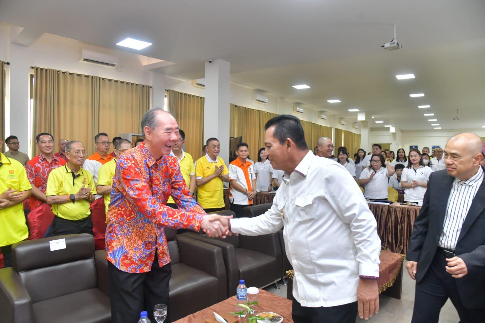 Pemprov Kepri Serahkan Bantuan Kendaraan Operasional untuk Lembaga Sosial dan Pendidikan di Batam