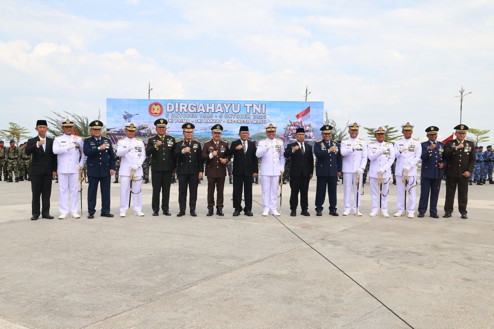 Gubernur Ansar Hadiri Upacara HUT ke-80 TNI di Tugu Sirih Tanjungpinang