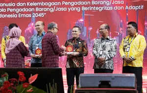 Pemprov Kepri Raih Penghargaan UKPBJ Proaktif dengan Capaian UMK Tertinggi