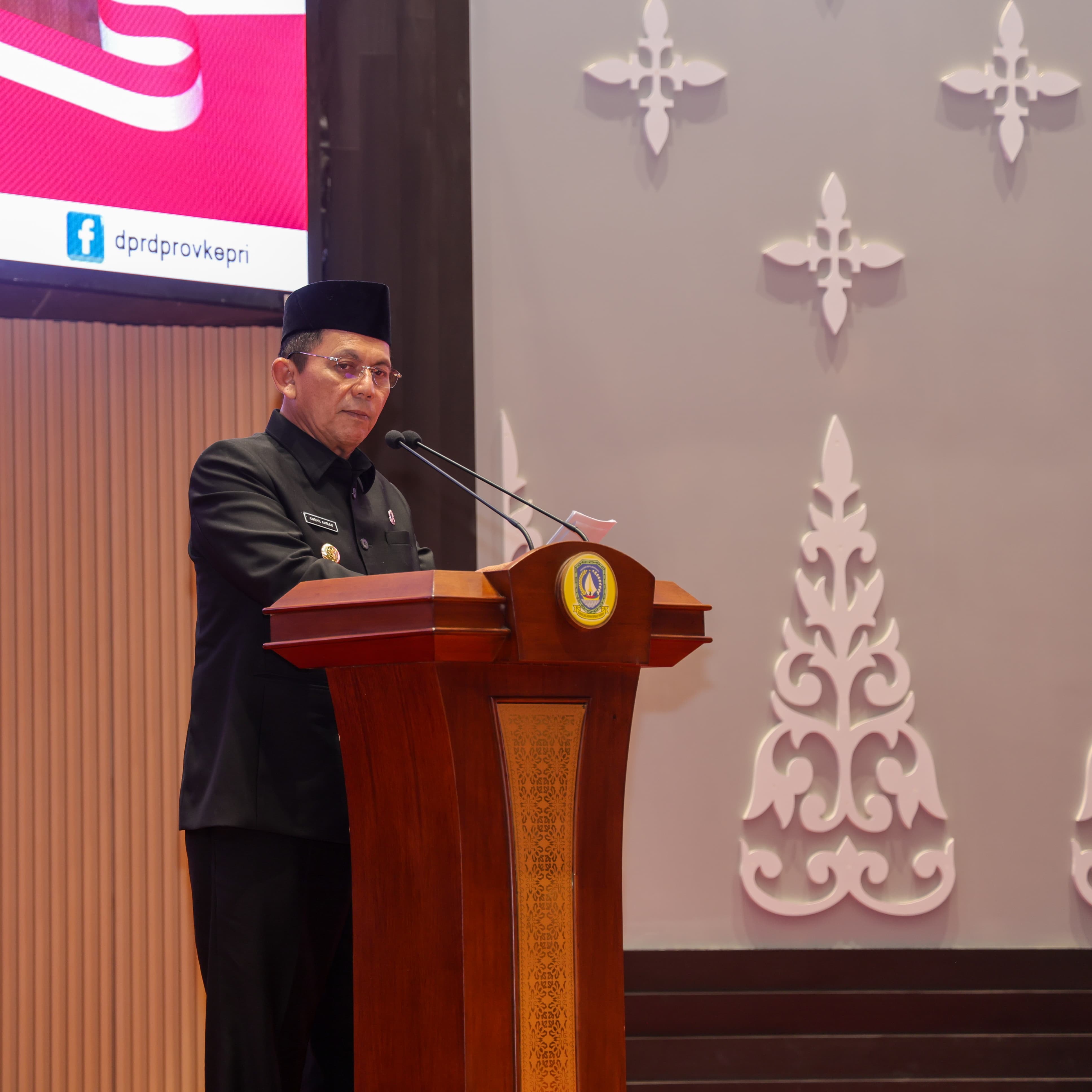 Gubernur Ansar Sampaikan Nota Pengantar LKPJ 2025 di DPRD Kepri