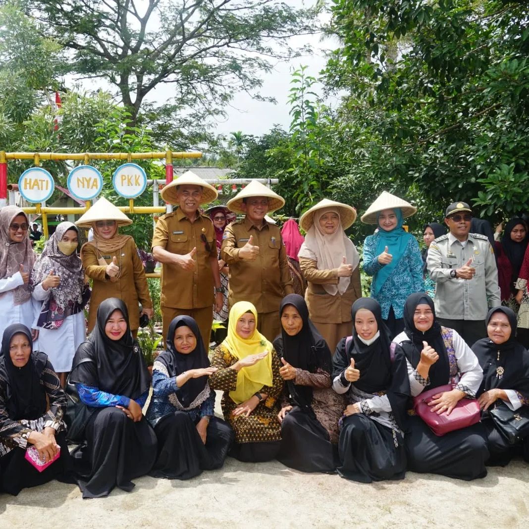 Upaya Kendalikan Inflasi, Gubernur Ansar Serahkan Bantuan Pertanian di Kabupaten Natuna