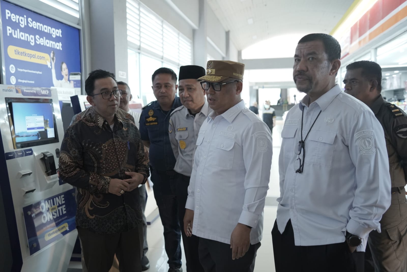 Tinjau Pelabuhan Domestik Telaga Punggur, Wagub Nyanyang Pastikan Pelayanan Arus Mudik Lebaran Berjalan Optimal