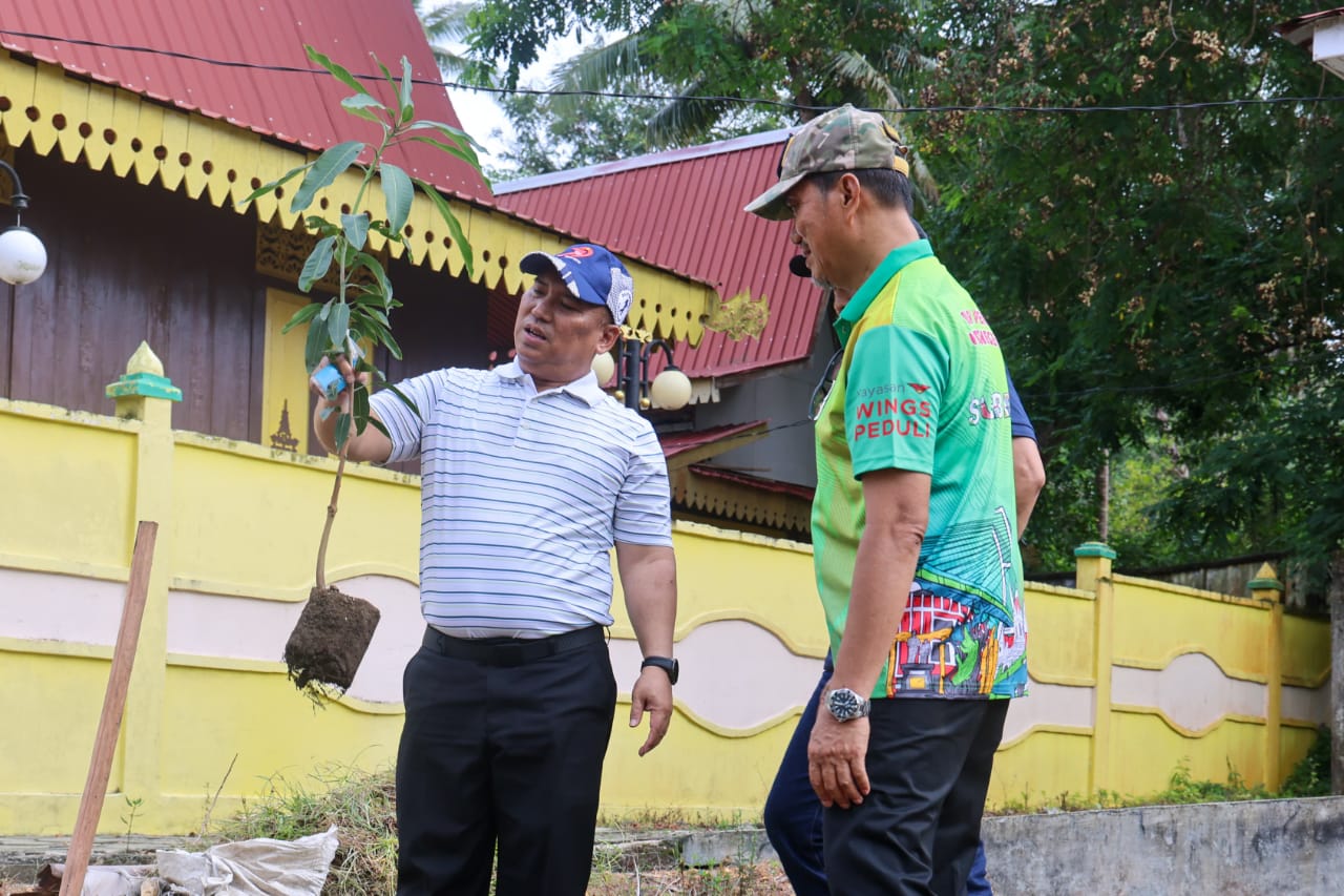 Gubernur Ansar Pimpin Gerakan Sejuta Langkah dan Hujan Pohon di Pulau Penyengat