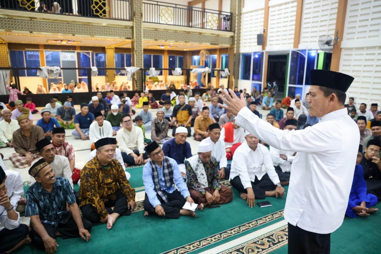 Safari Ramadhan Gubernur Ansar ke Masjid Darul Muttaqin Sagulung Batam