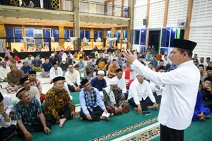 Safari Ramadhan Gubernur Ansar ke Masjid Darul Muttaqin Sagulung Batam