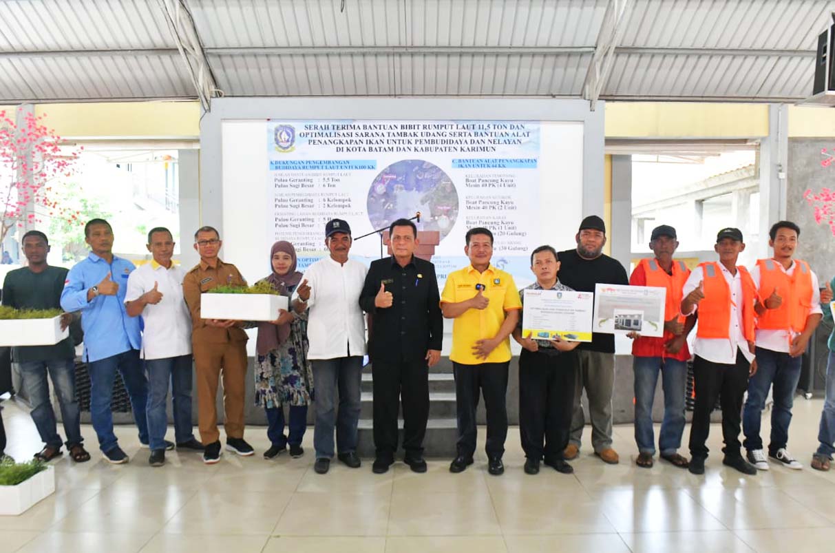 Gubernur Ansar Berikan Berbagai Bantuan Kepada Nelayan Kota Batam