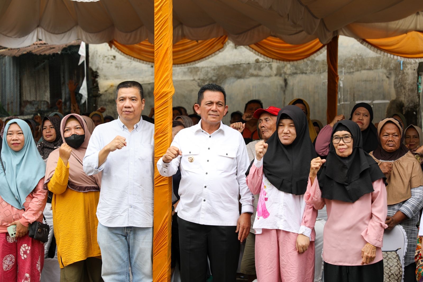 Gubernur Ansar Serahkan 2000 Paket Sembako Tahap II di Kota Tanjungpinang