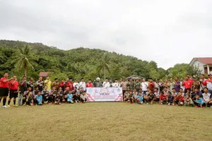 Masyarakat Jemaja Antusias Menghadiri Turnamen Sepakbola yang Dibuka Langsung Oleh Gubernur Kepri H. Ansar Ahmad