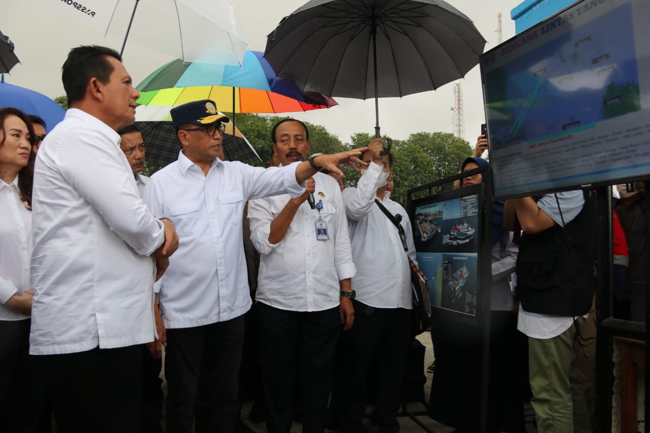 Gubernur Ansar Dampingi Menhub Tinjau KMP Bahtera Nusantara 03