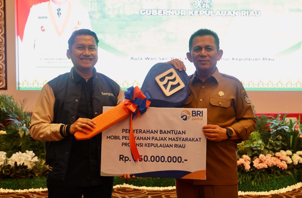 Gubernur Ansar Serahkan Bantuan Pertanian, Perikanan dan UMKM untuk Masyarakat Tanjungpinang