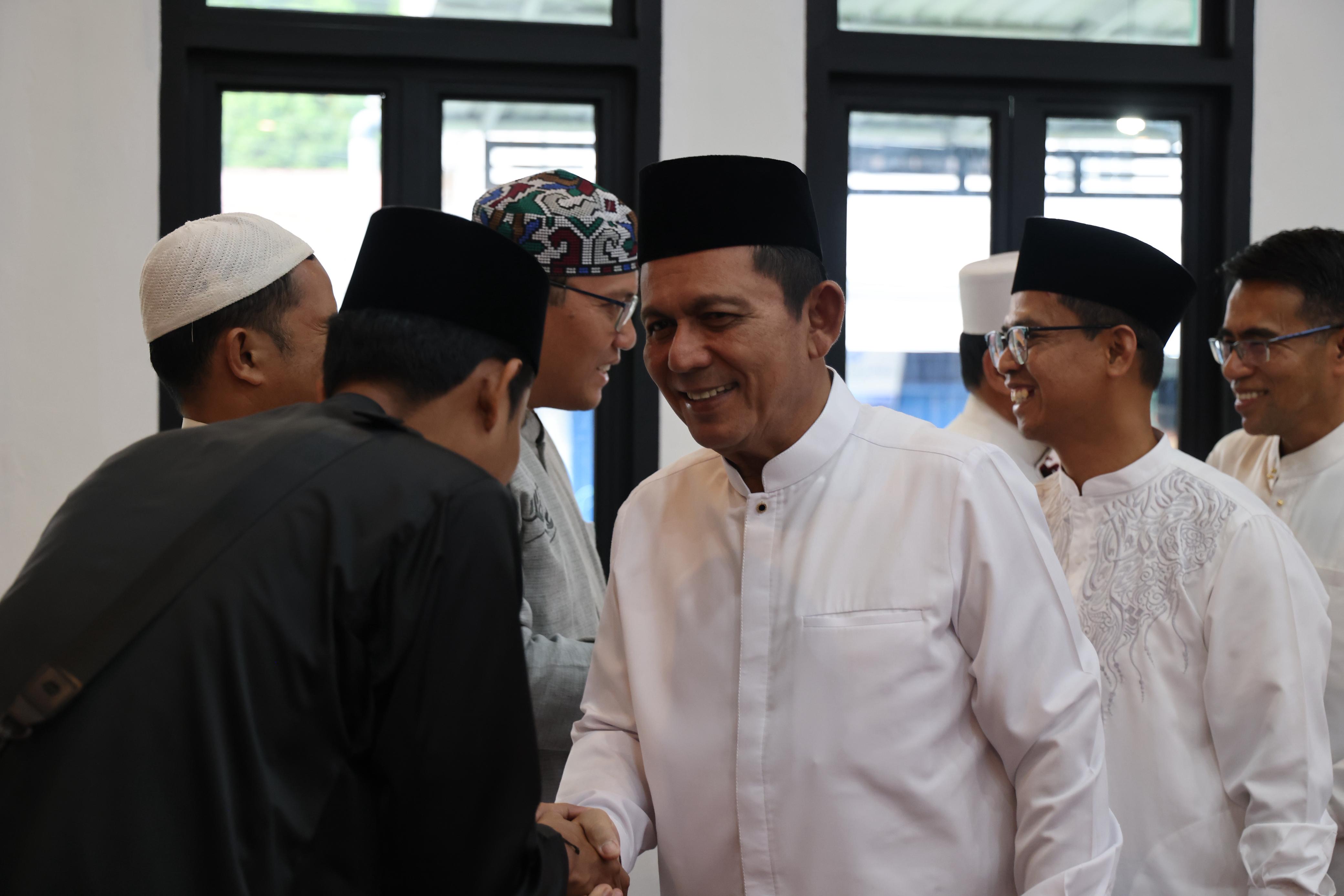 Gubernur Ansar dan Wagub Nyanyang Safari Ramadan di Karimun, Sampaikan Program Strategis Pemprov Kepri