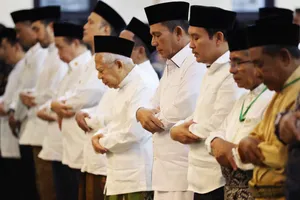 Wapres RI Ma'ruf Amin Bersama Gubernur Ansar Terawih di Masjid Al-Uswah Tanjungpinang