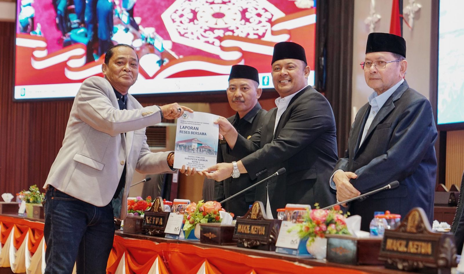 DPRD Kepri Setujui Ranperda Insentif dan Kemudahan Investasi, Fraksi-Fraksi Sampaikan Catatan Strategis
