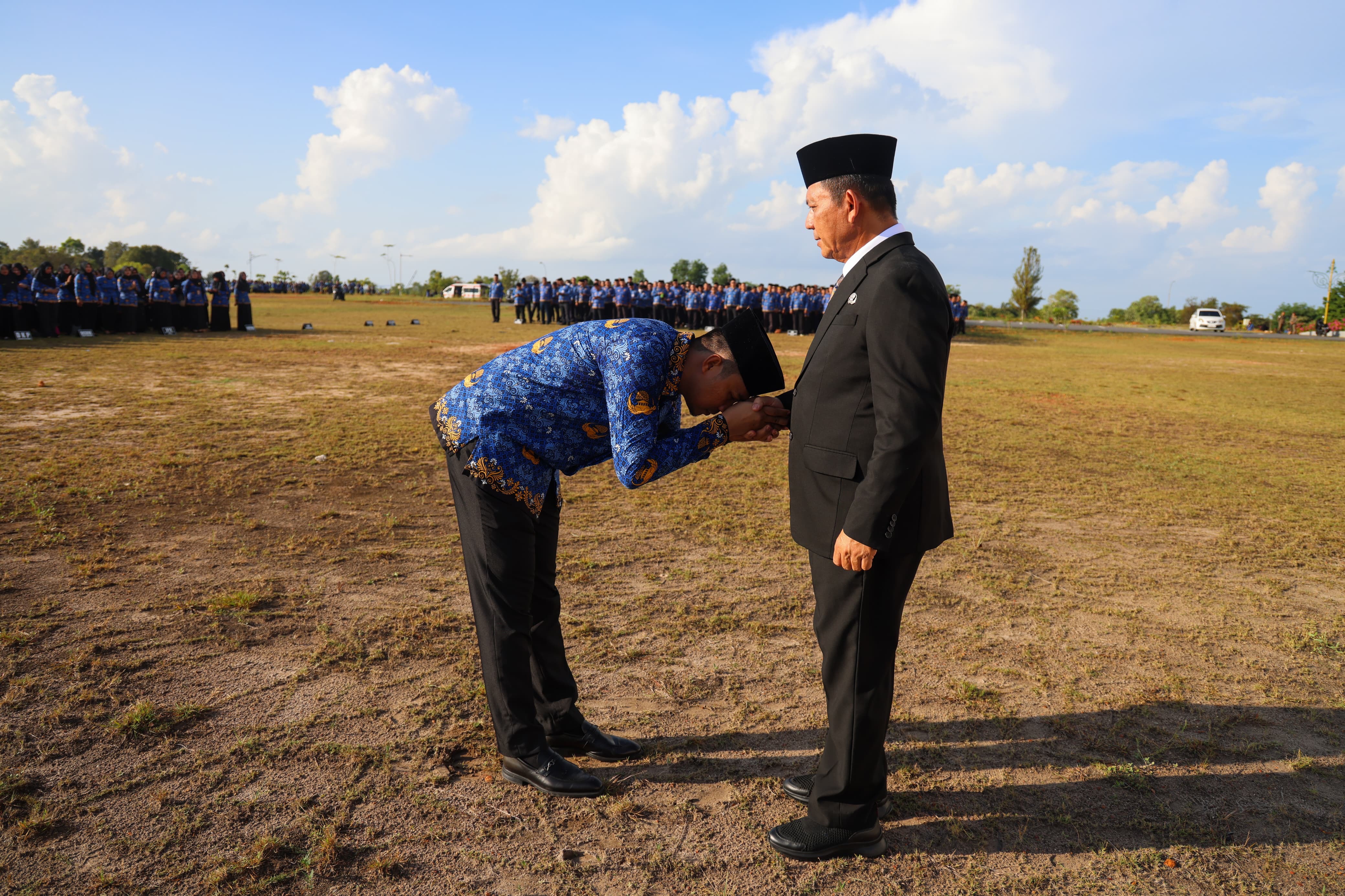 Gubernur Ansar Pimpin Upacara Hari Otonomi Daerah ke-30, Tegaskan Pentingnya Sinergi Pusat dan Daerah