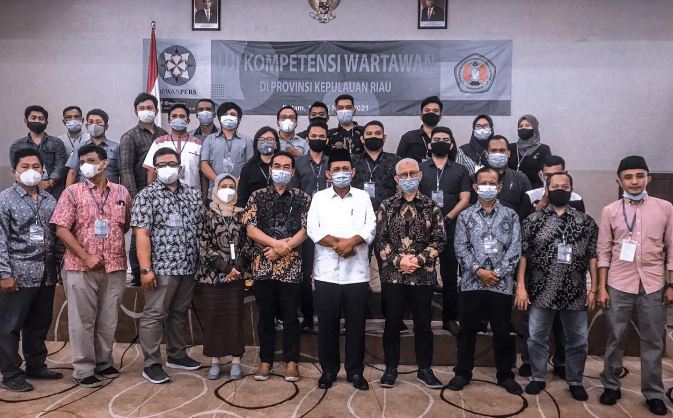 Gubernur Kepri Beri Motivasi Wartawan Peserta UKW yang Difasilitasi Dewan Pers di Batam
