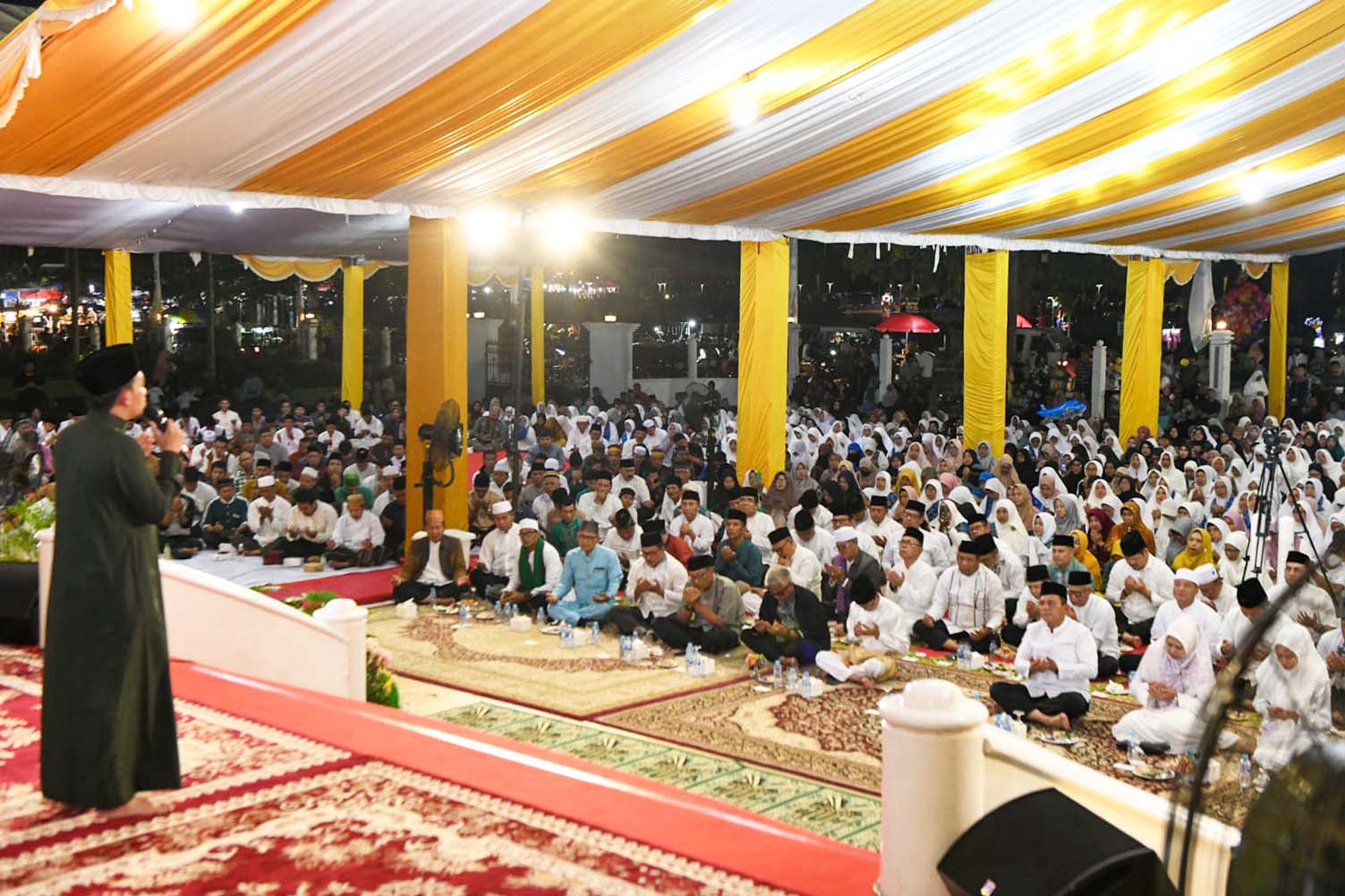 Masyarakat Tanjungpinang Antusias Ikuti Tabligh Akbar Peringatan Maulid Nabi Muhammad SAW di Gedung Daerah