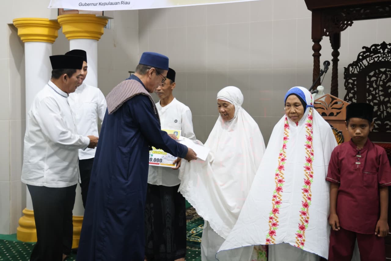 Safari Ramadan Malam ke-17, Gubernur Ansar Kunjungi Masjid Al-Maghfiroh Tanjungpinang