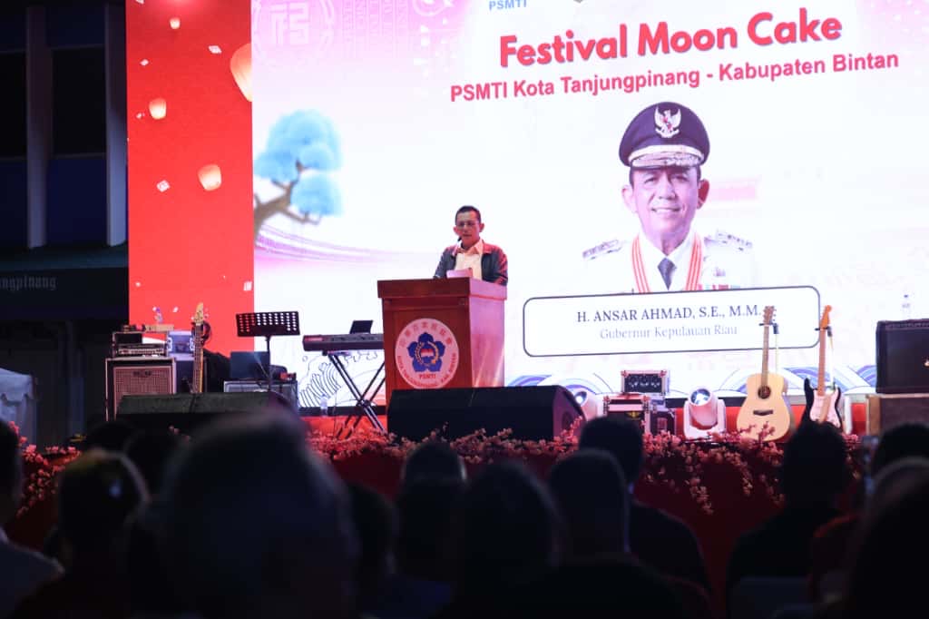 Hadiri Festival Moon Cake, Ansar Tekankan Pentingnya Solidaritas Masyarakat Kepri