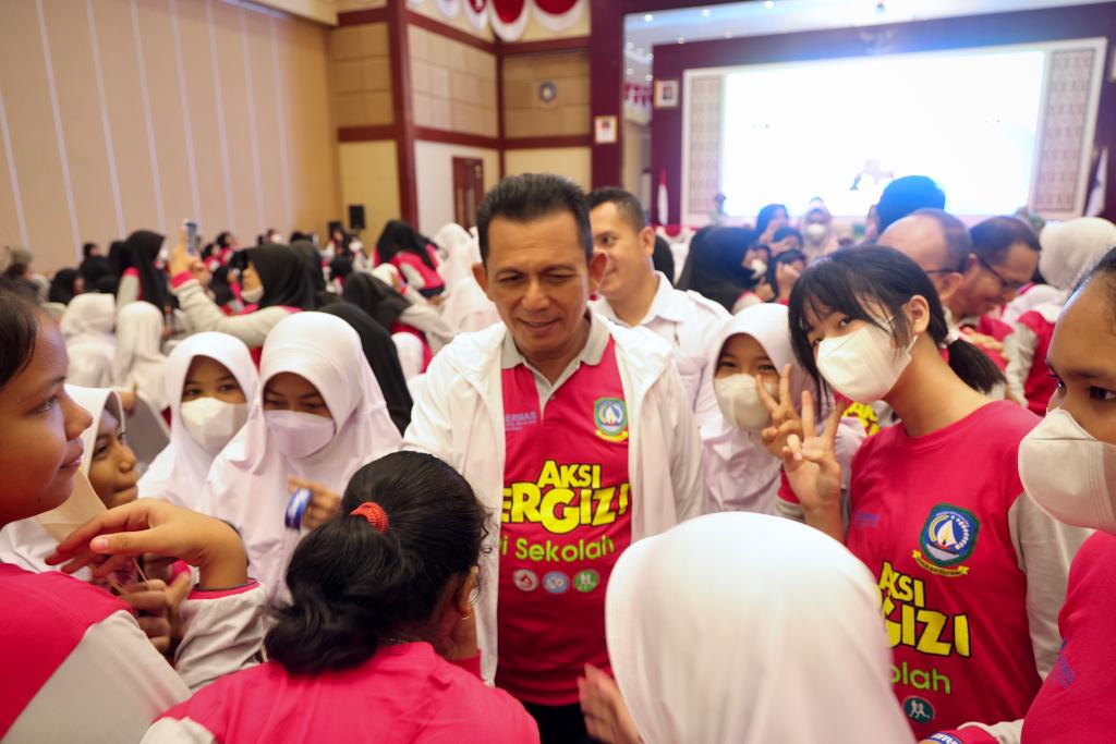 Gubernur Ansar Ajak Remaja Putri Hidup Sehat di Gerakan Nasional Aksi Bergizi