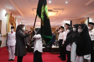 Dewi Ansar Kukuhkan Pengurus LKKS Kabupaten Lingga Masa Bakti Tahun 2022-2025