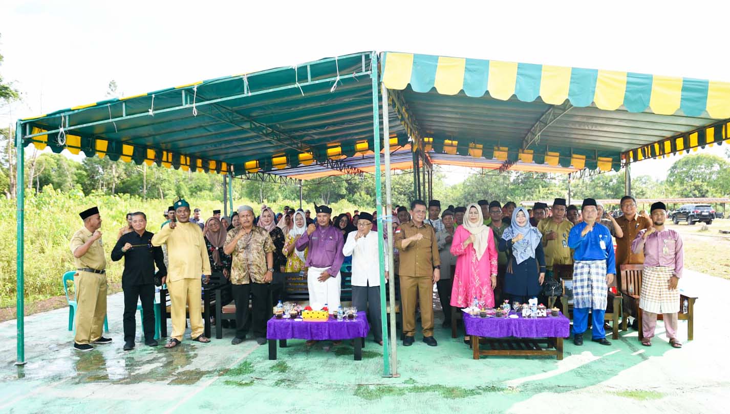 Ansar Silaturahmi Dengan Masyarakat Merawang Sekaligus Meresmikan Semenisasi Jalan Masuk SMKN 2 Lingga