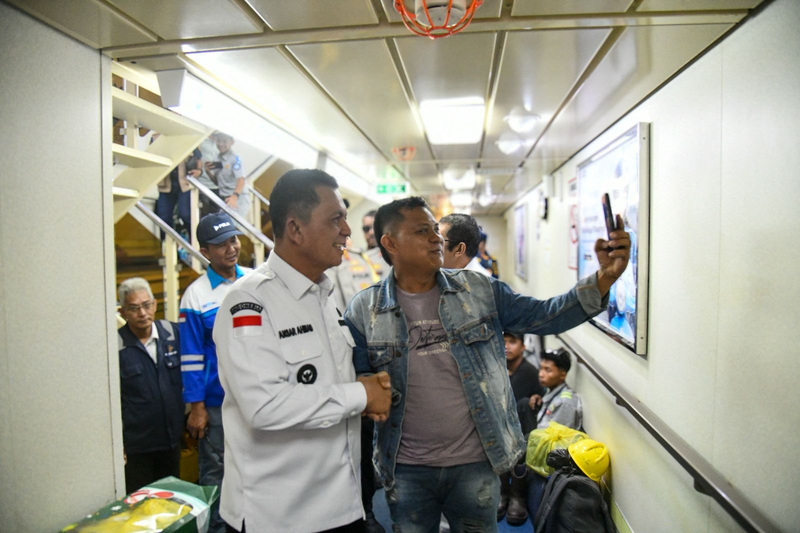 Gubernur Ansar Tinjau Pemudik KM Kelud Tujuan Belawan di Pelabuhan Batu Ampar Batam