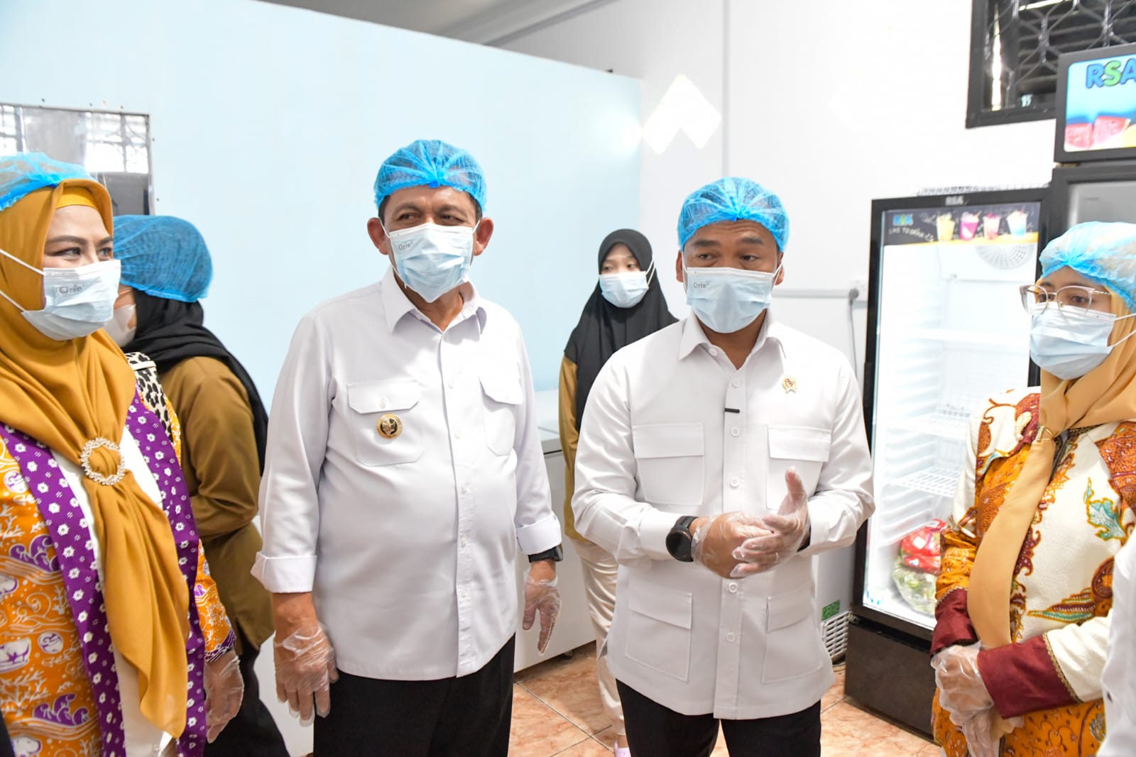 Menteri Wihaji dan Gubernur Ansar Tinjau SPPG Basuki Rahmat