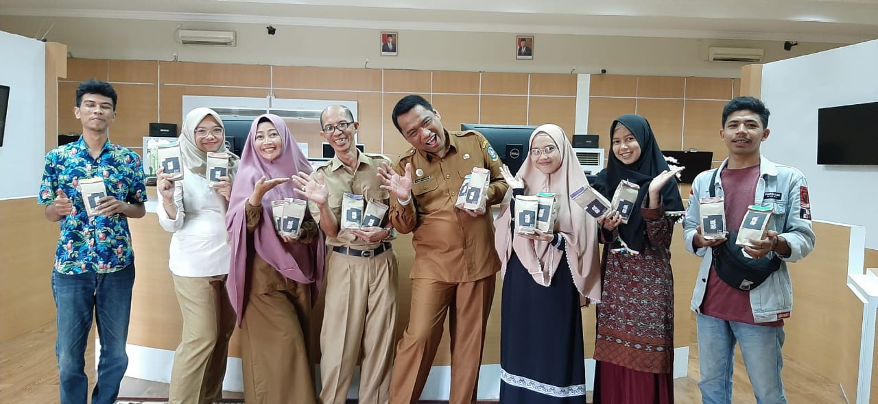 Empat Mahasiswa UMRAH Produksi Tujuh Varian Keripik