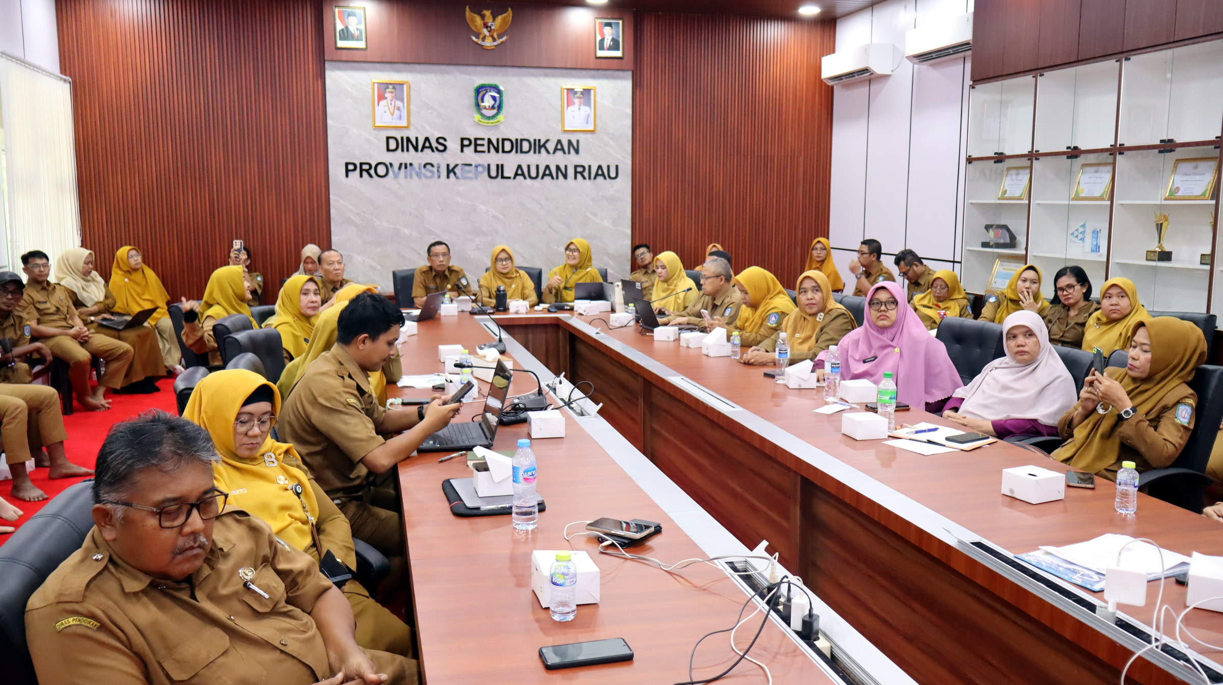 Disdik Kepri Gelar Rapat Penyusunan Renstra dan Target Kinerja 
BLUD SMK
