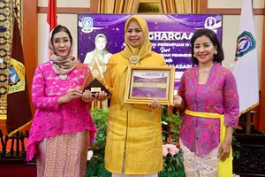 Dewi Ansar Terima Penghargaan Sebagai Dewan Pembina PPI Terbaik Nasional 2022