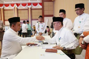 Gubernur Ansar Bayar Zakat Melalui BAZNAS Provinsi Kepri