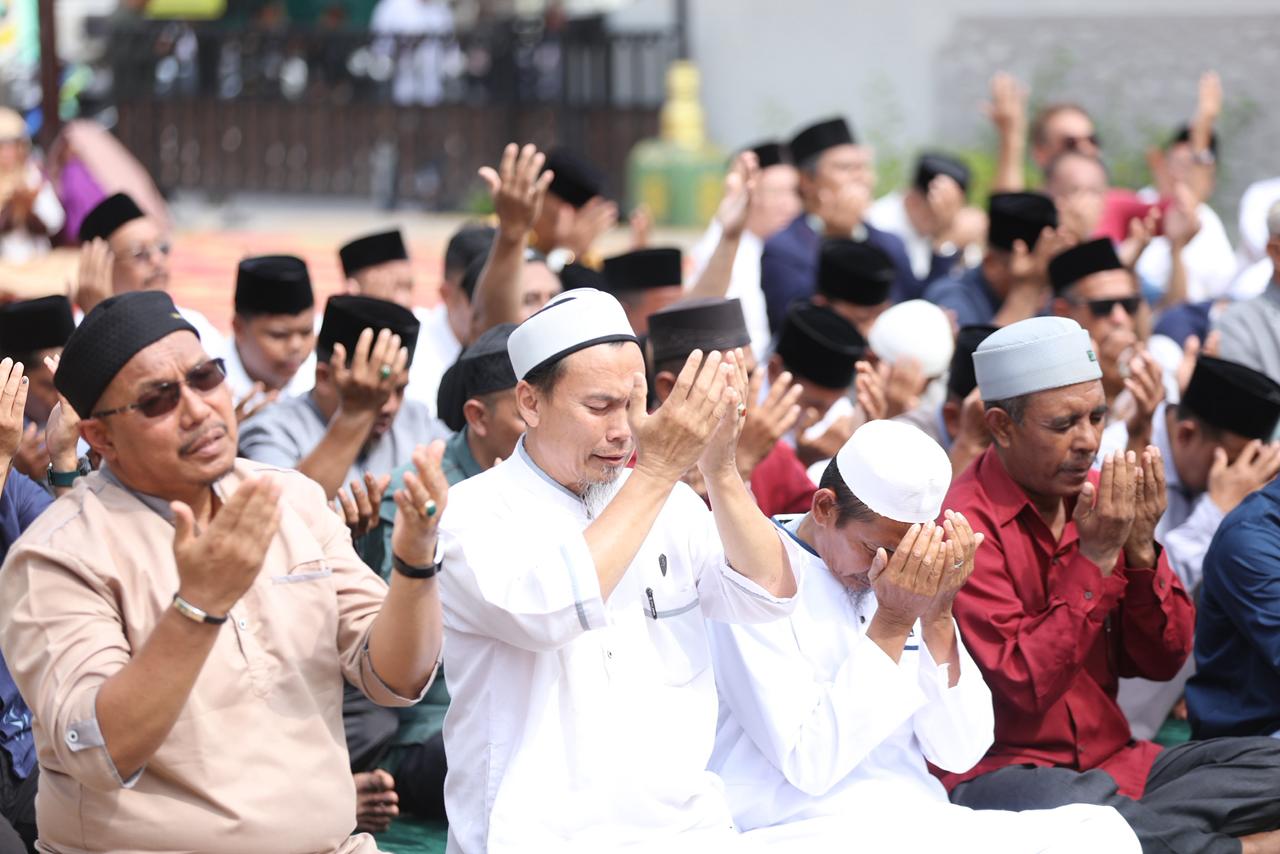 Berharap Segera Diturunkan Hujan, Pemprov Kepri Gelar Shalat Istisqa di Halaman Balai Adat Pulau Penyengat